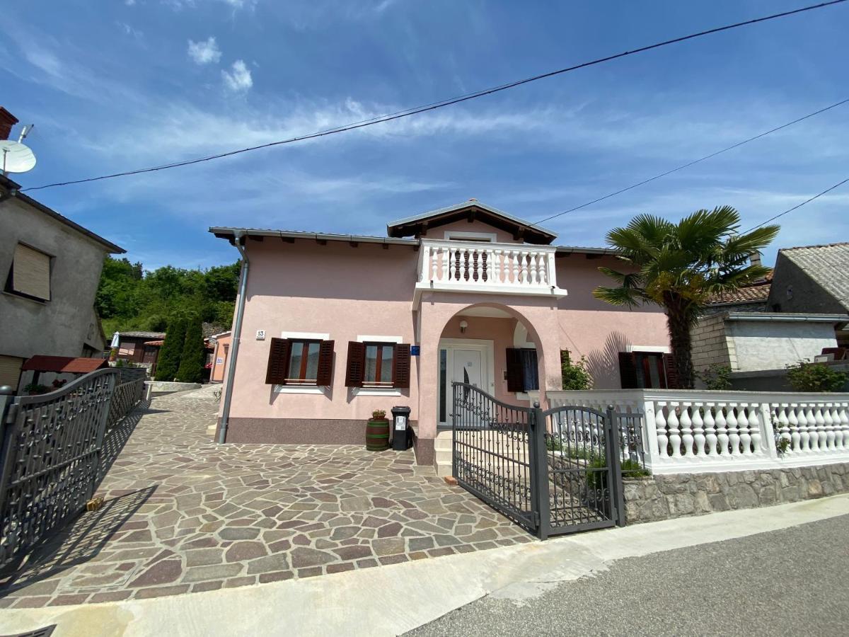 Holiday House Pasjak Sapjane Luaran gambar